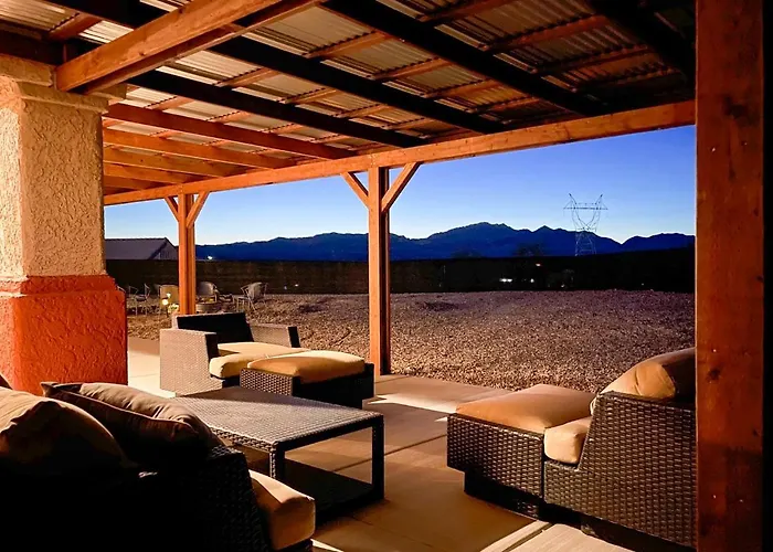 Bullhead City Oasis W/ Fire Pit + Mtn View!