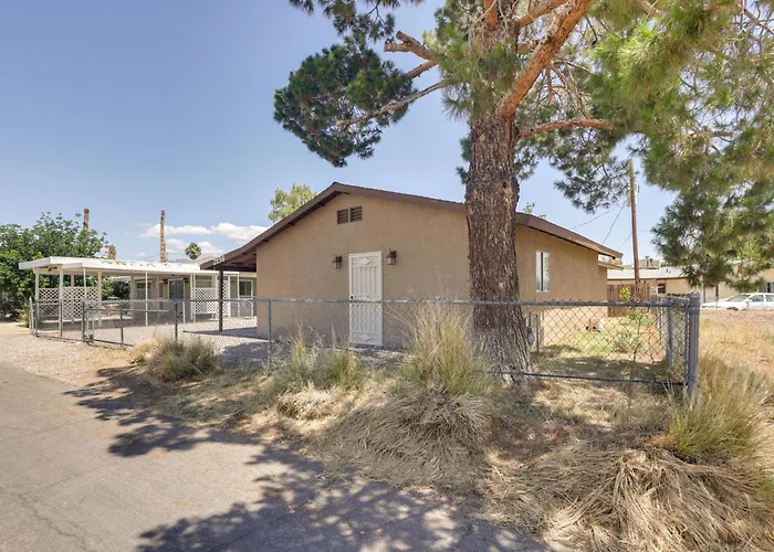 Dog-Friendly Bullhead City Home - Walk To Beach!