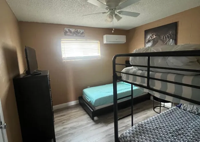 #2 Bedroom Cozy Suite, 1 Min Walk To The Beach #